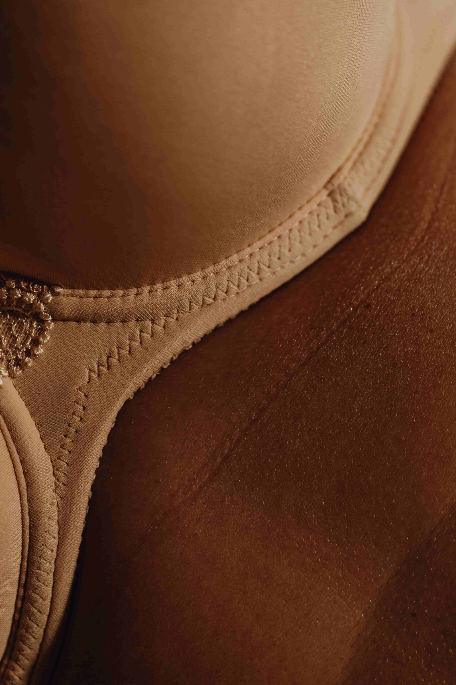 Reinforced bar-tack stitching on pocket stress corners