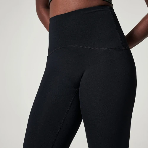 Verified bra and leggings knit structure detail
