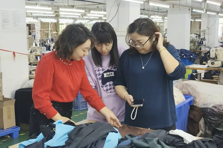 MOVEVOX activewear top ventilation zone design