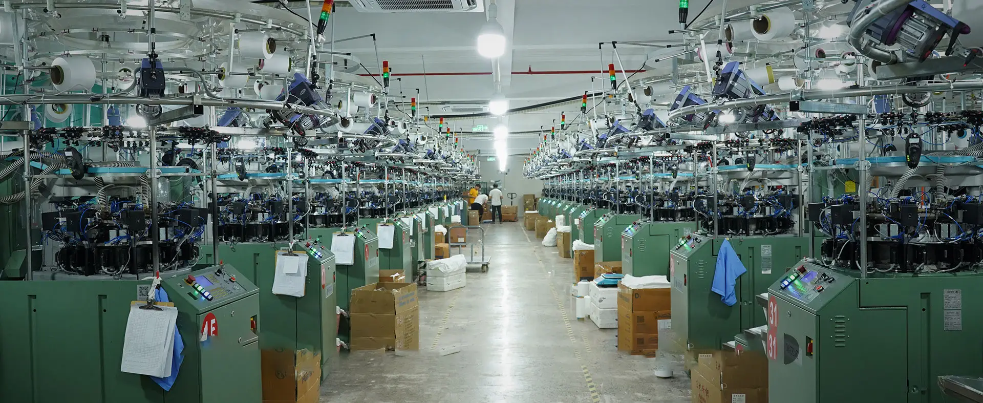 MOVEVOX Santoni seamless production area with machines and activewear in process