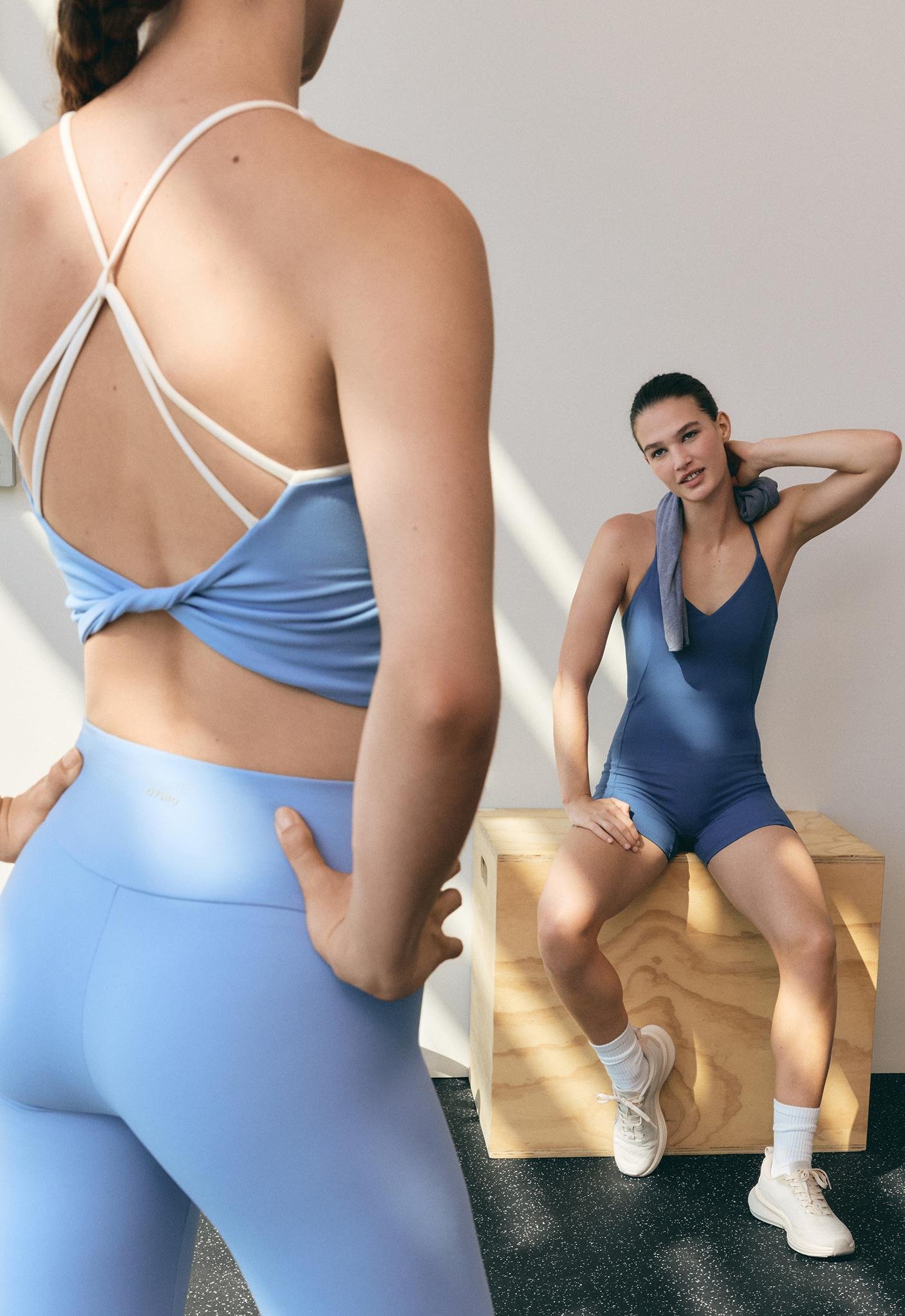 Custom gym training set showing fitted performance sportswear construction