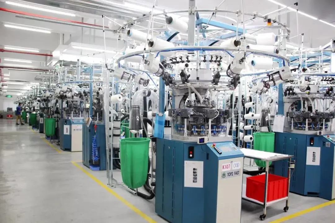 MOVEVOX Santoni seamless knitting machines operating on the production floor in Yiwu