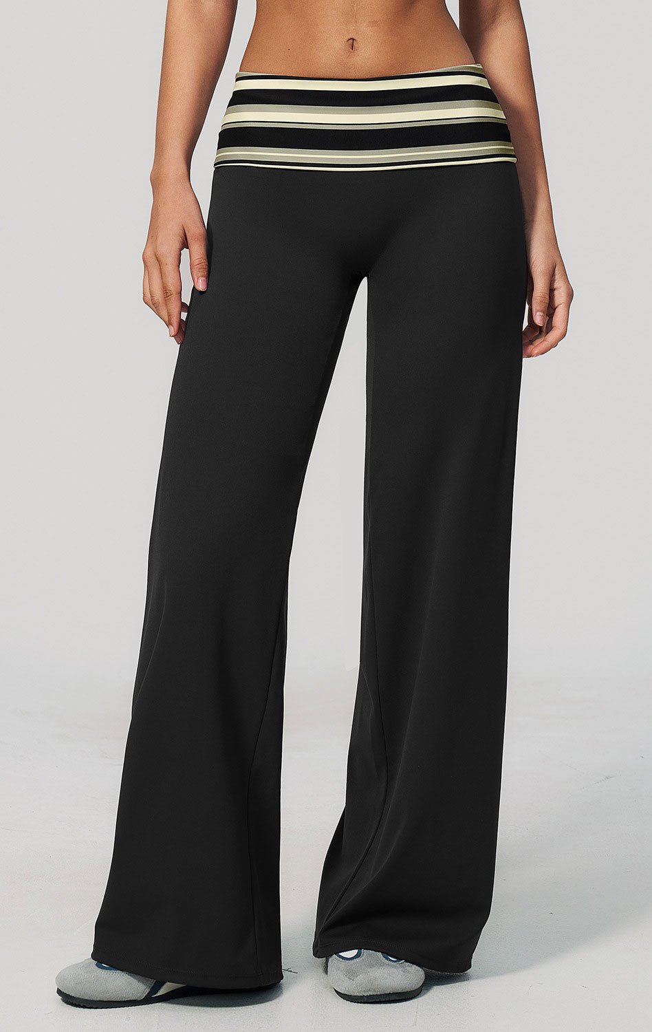 MOVEVOX yoga leggings showing activewear fit and garment construction