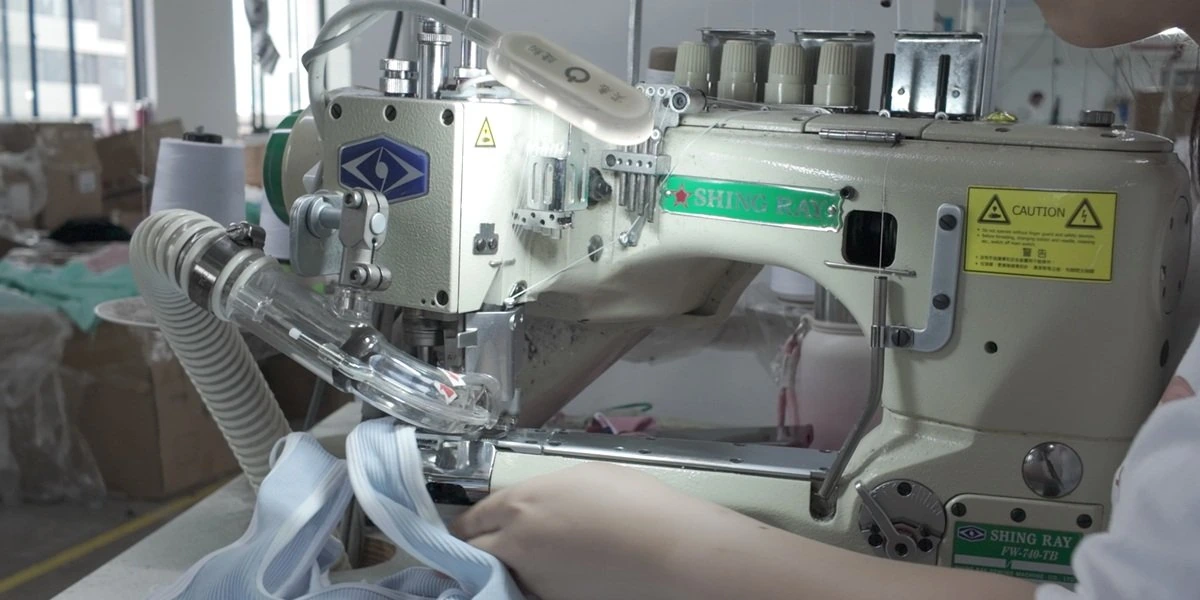Actual circular seamless knitting equipment and compatible knitted tank garment structure