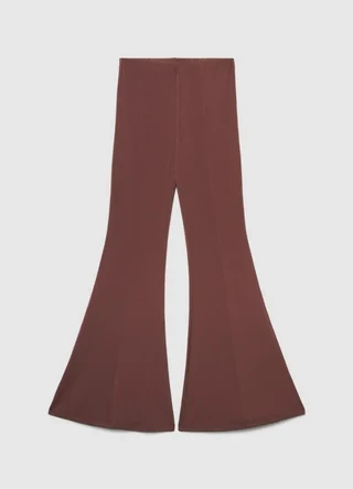 Full silhouette of MOVEVOX flare leggings for private-label activewear development