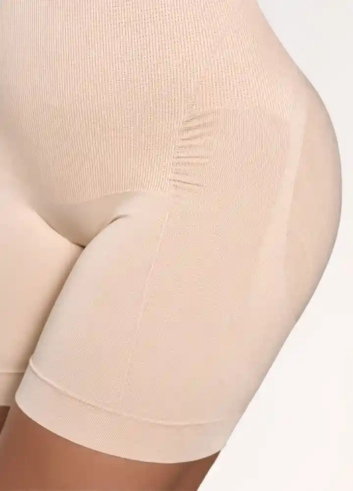 Seamless ribbed compression training shorts in charcoal grey