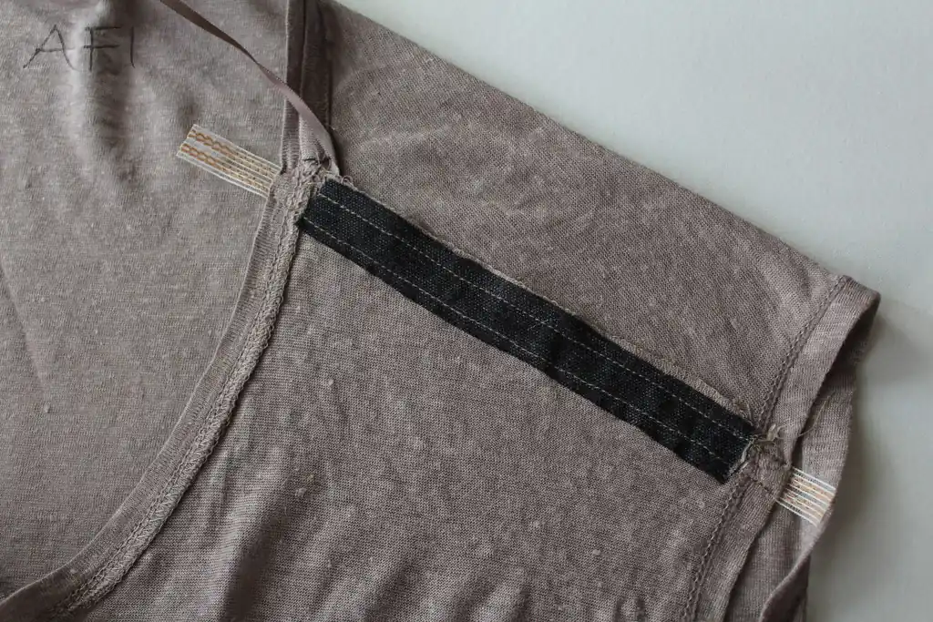 Shoulder joining detail of a seamless knitted training T-shirt