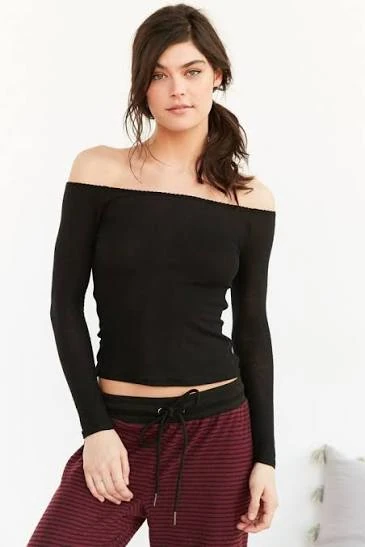 Relaxed everyday long sleeve athleisure top showing shoulder drop, cuff and body drape
