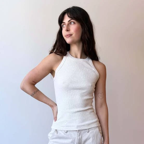 Seamless tank neckline fit comparison in relaxed and worn positions